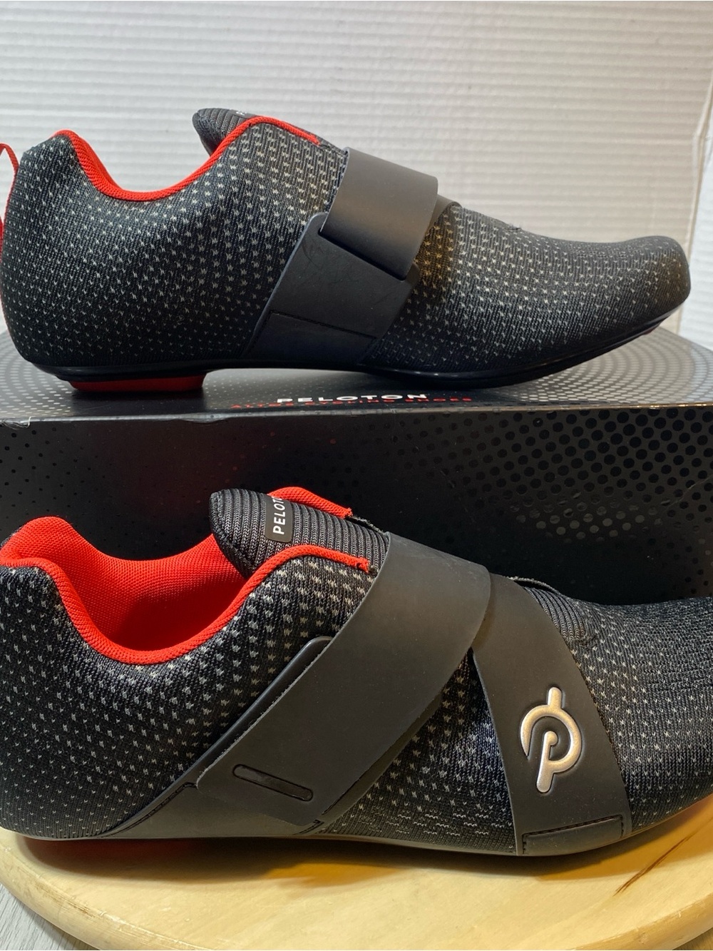 Peloton Cycling Shoes Men's Size 11 US Black Red Cleats